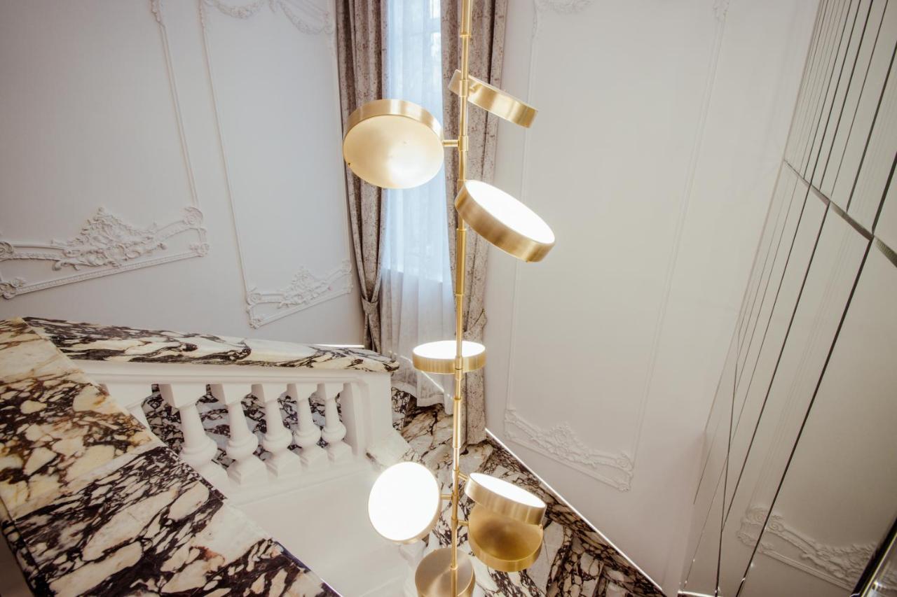 The Crown Boutique & Tirana